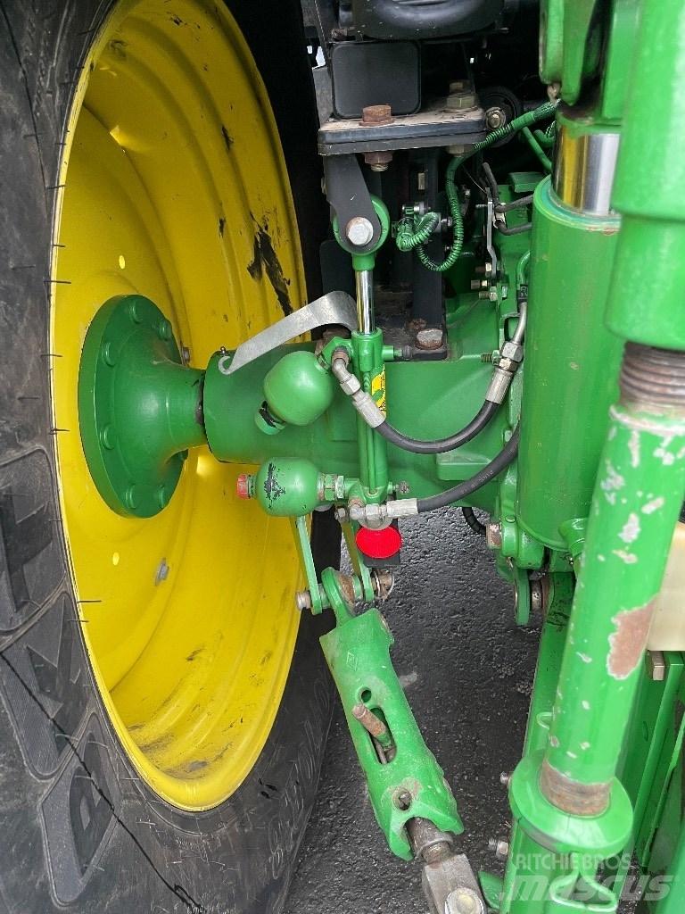 John Deere 6125R Traktoriai