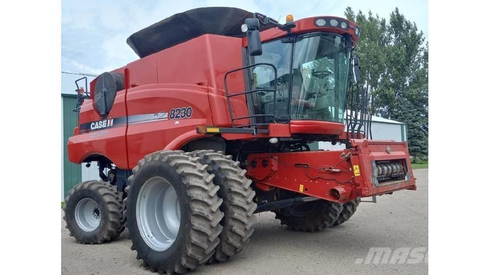 Case IH 8230 Derliaus nuėmimo kombainai