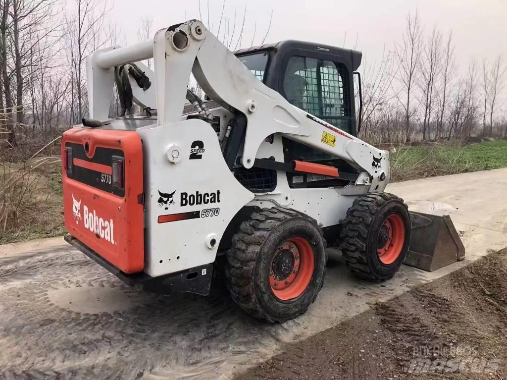 Bobcat S 770 Krautuvai su šoniniu pasukimu