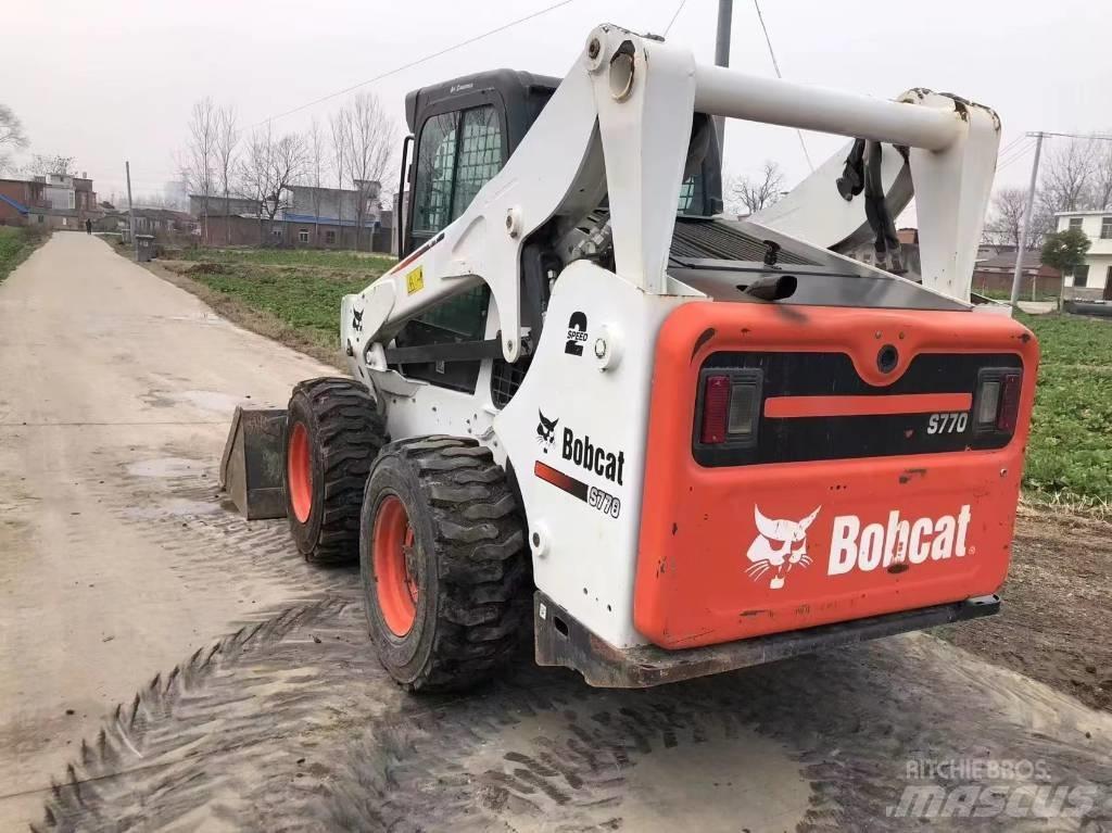 Bobcat S 770 Krautuvai su šoniniu pasukimu