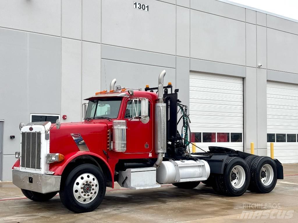 Peterbilt 379 Pagalbos kelyje automobiliai