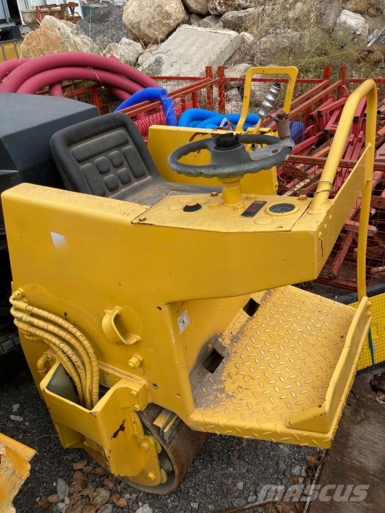 Bomag BW 75 AD Porinių būgnų volai