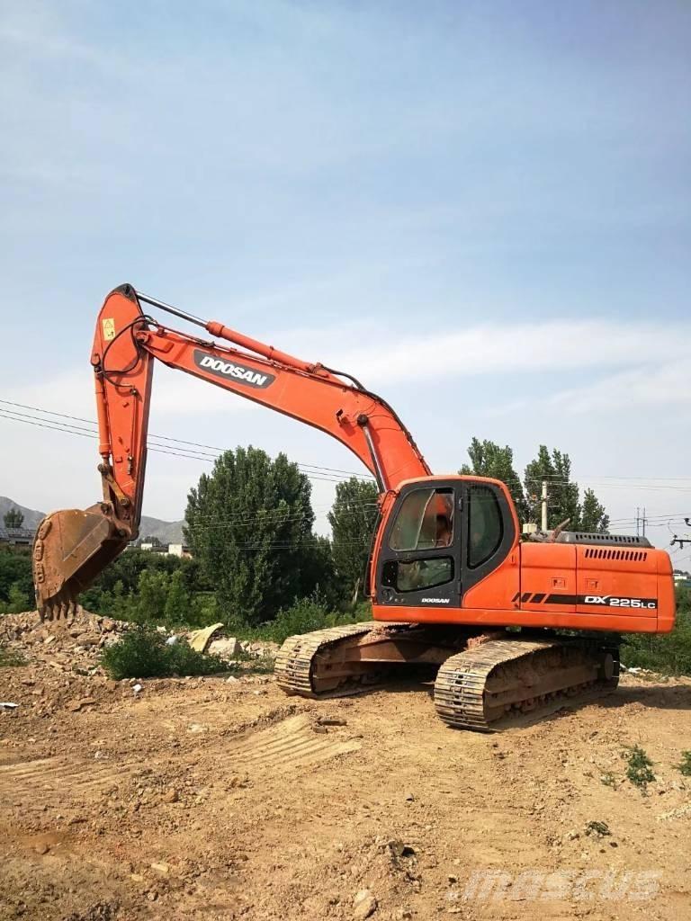 Doosan dx225 Vikšriniai ekskavatoriai