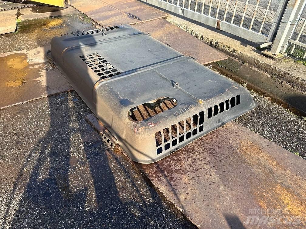 CAT 325DL hood Važiuoklė ir suspensija