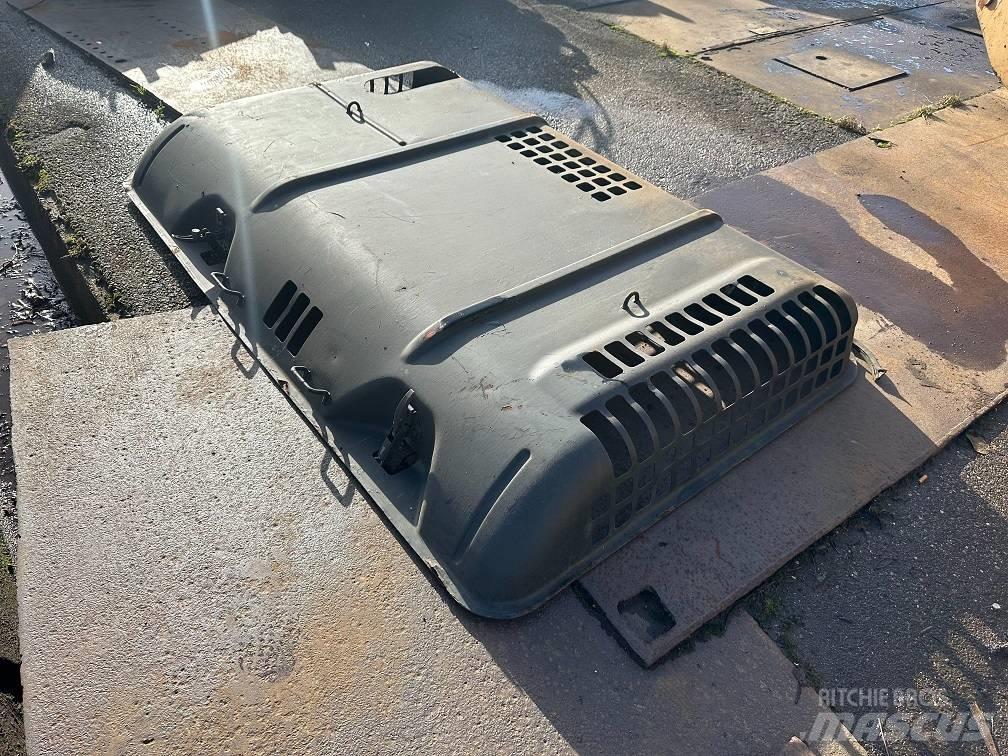 CAT 325DL hood Važiuoklė ir suspensija
