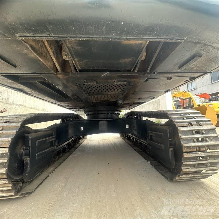 Hyundai 330 Vikšriniai ekskavatoriai