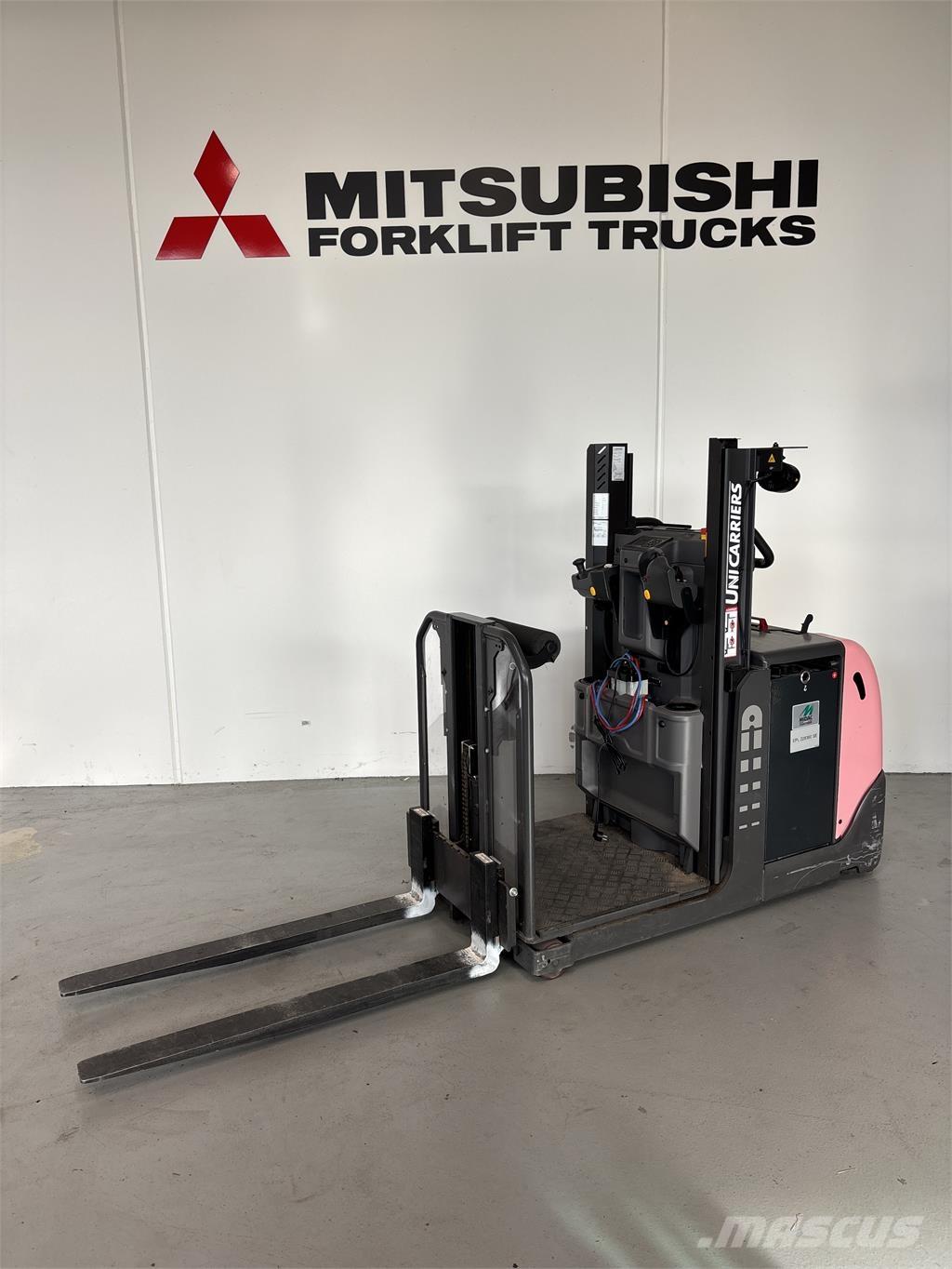 UniCarriers EPL100 Mažų aukščių užsakytų prekių krautuvai