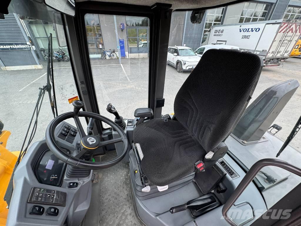 Volvo L 35 G Naudoti ratiniai krautuvai