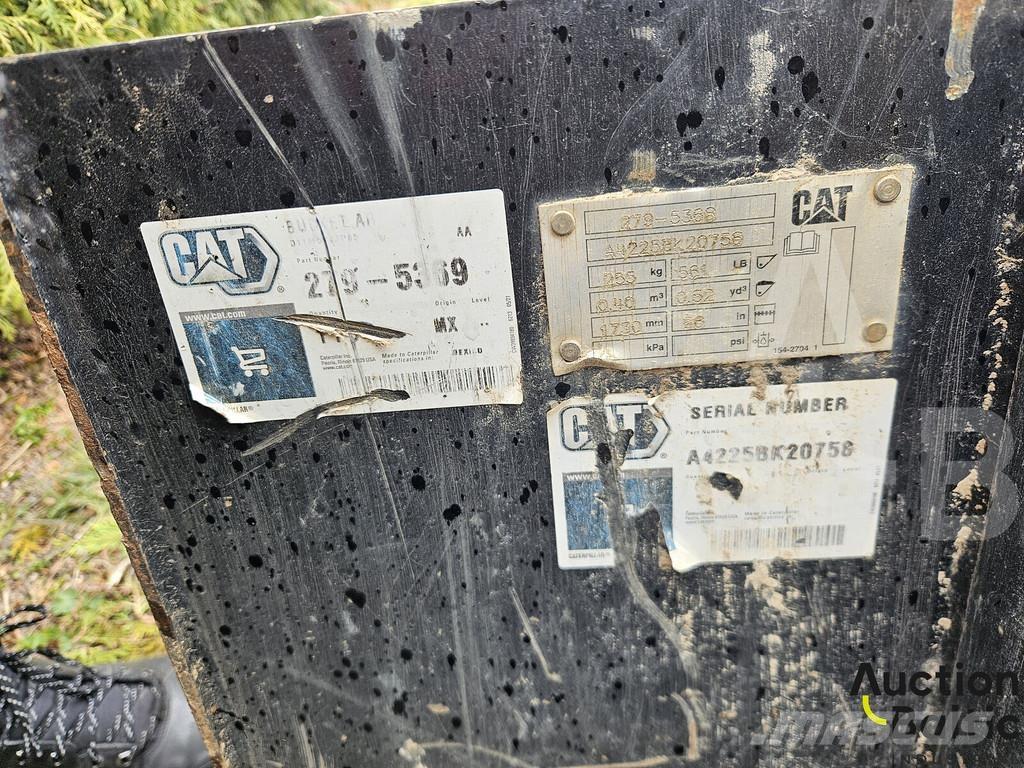 CAT 242 D 3 Krautuvai su šoniniu pasukimu