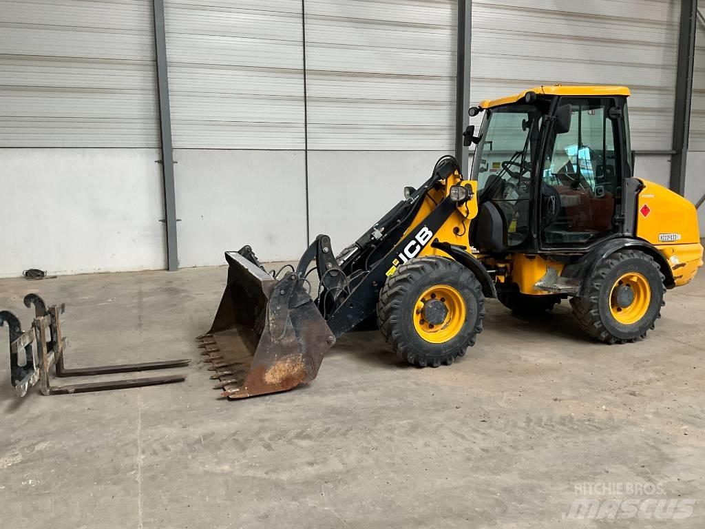 JCB 406 B Naudoti ratiniai krautuvai