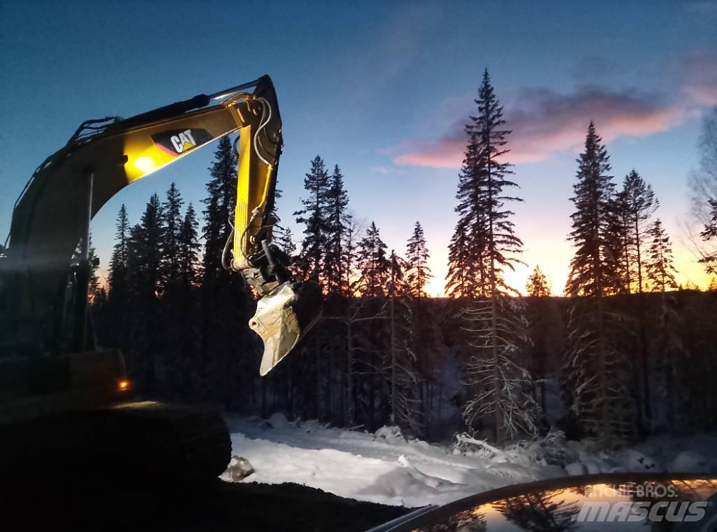 CAT 320 Vikšriniai ekskavatoriai