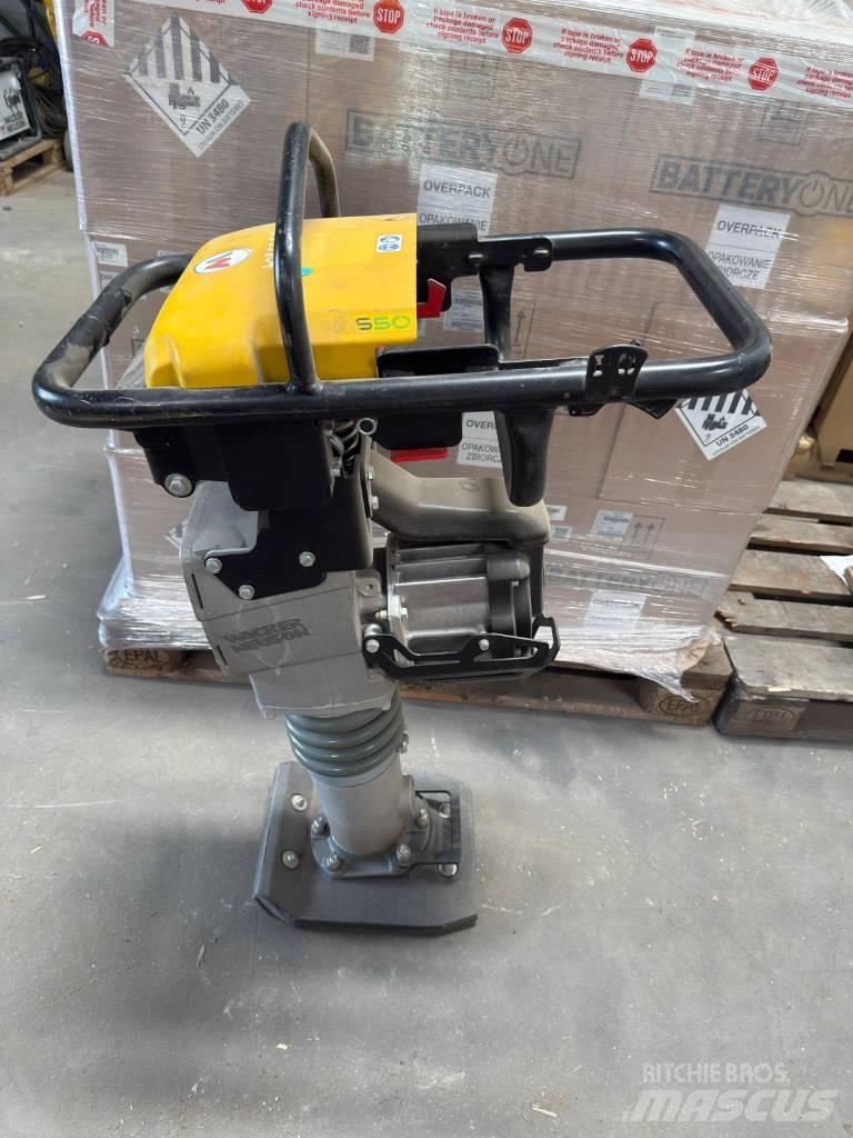 Wacker Neuson AS50e Plūktuvai