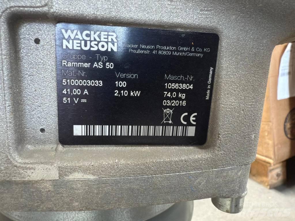 Wacker Neuson AS50e Plūktuvai