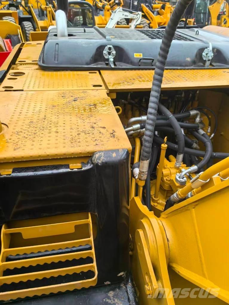 CAT 320D2 Vikšriniai ekskavatoriai