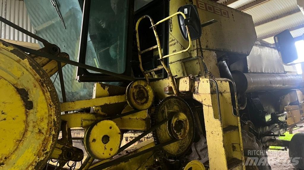 New Holland 8050 Derliaus nuėmimo kombainai