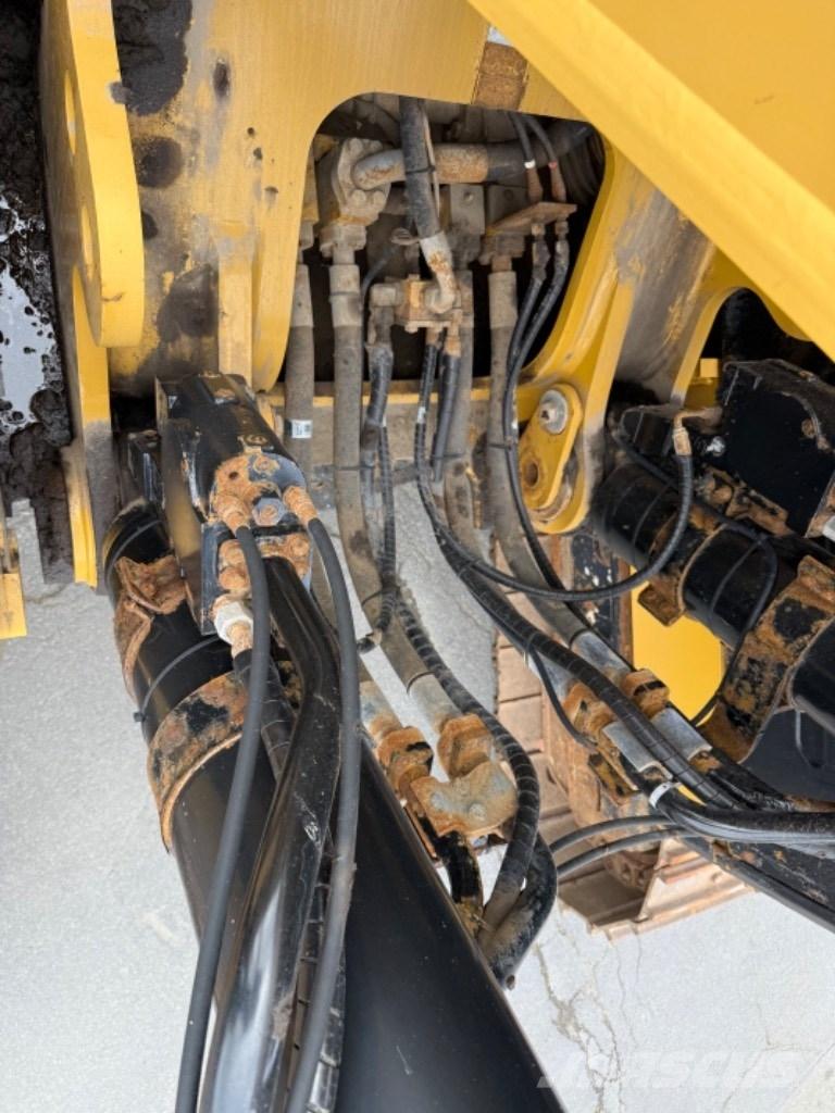 CAT 374 F L Vikšriniai ekskavatoriai