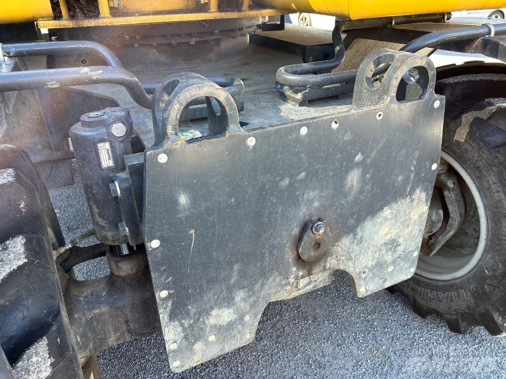 Komatsu PW148 -10 Ratiniai ekskavatoriai
