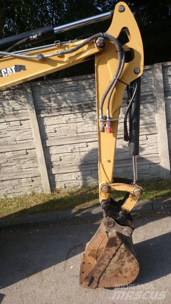 CAT 302.7 D Vidutinės galios ekskavatoriai 7-12 t