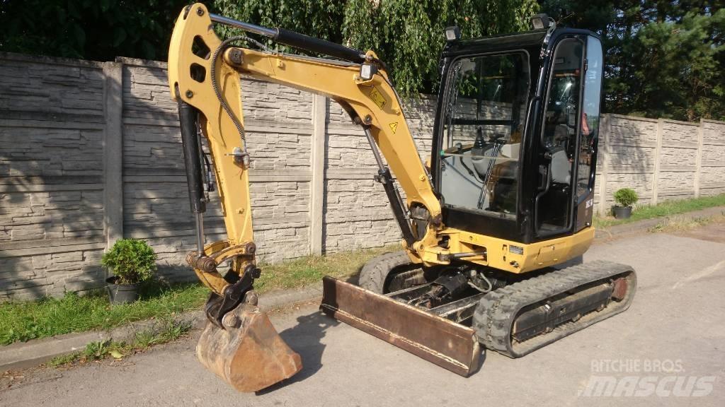 CAT 302.7 D Vidutinės galios ekskavatoriai 7-12 t