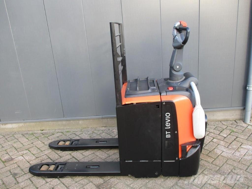 Toyota LPE250 Žemų aukščių keltuvai su platforma