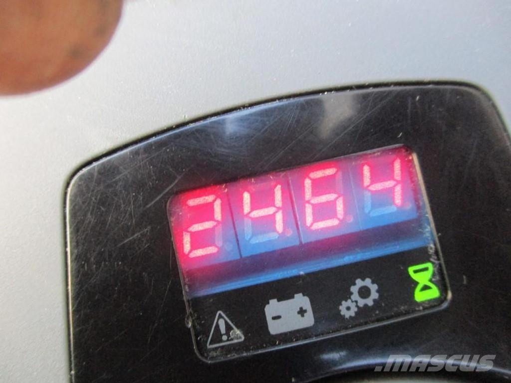 Toyota LPE250 Žemų aukščių keltuvai su platforma