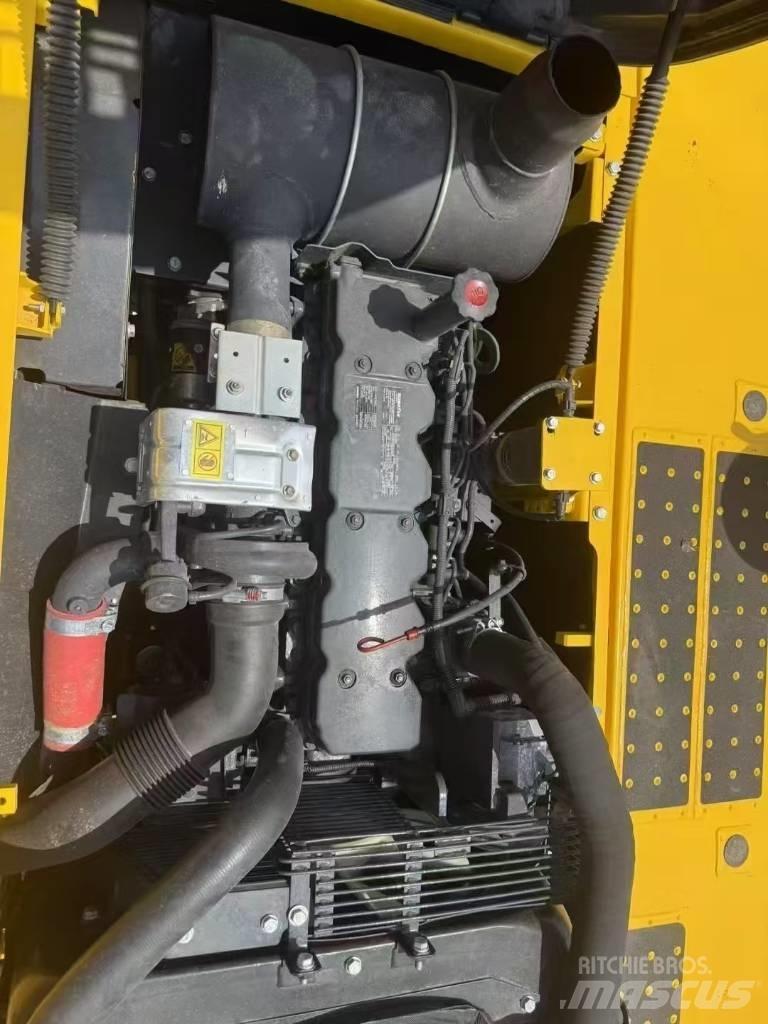Komatsu 220LC-8 Vikšriniai ekskavatoriai