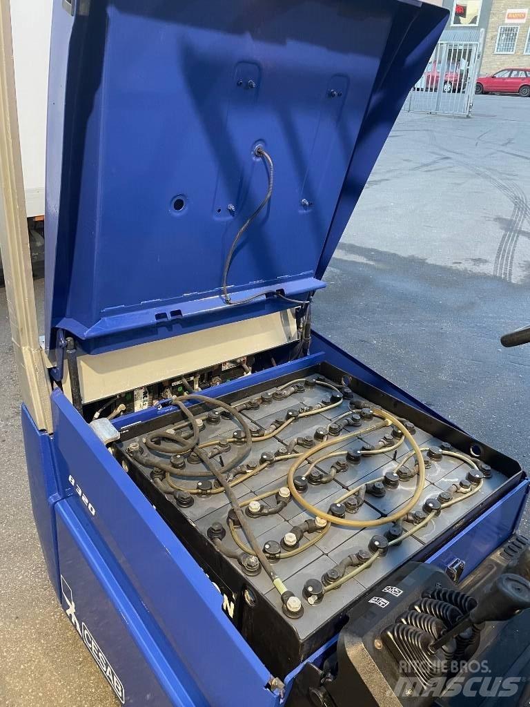 Cesab B320 Elektriniai šakiniai krautuvai