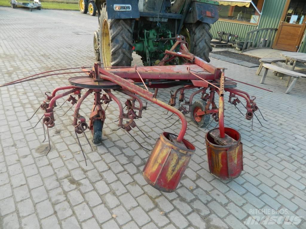 JF CR 320 Šieno grėbliai ir vartytuvai