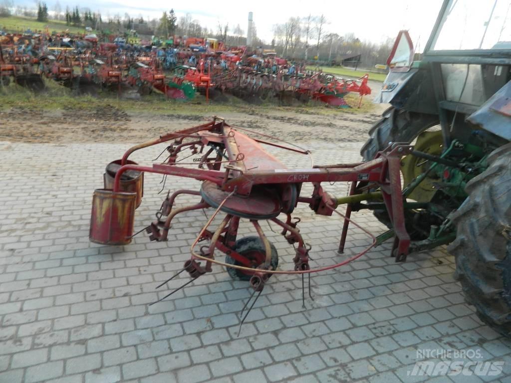 JF CR 320 Šieno grėbliai ir vartytuvai