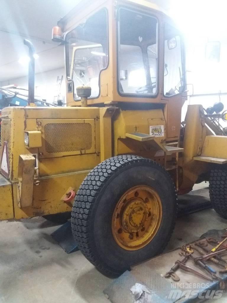 CAT 910 Naudoti ratiniai krautuvai