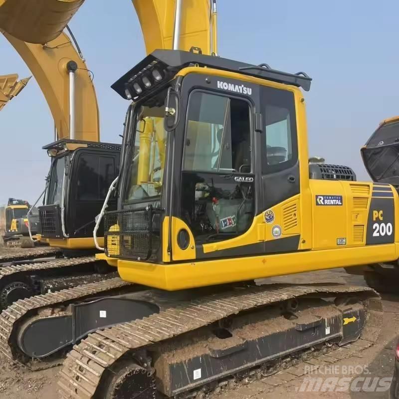 Komatsu PC 200 Vikšriniai ekskavatoriai
