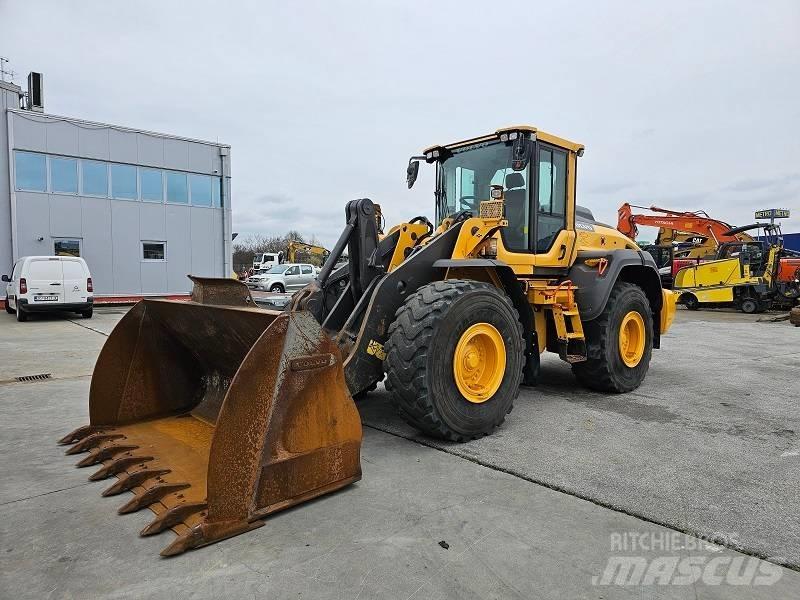 Volvo L 120 H Naudoti ratiniai krautuvai