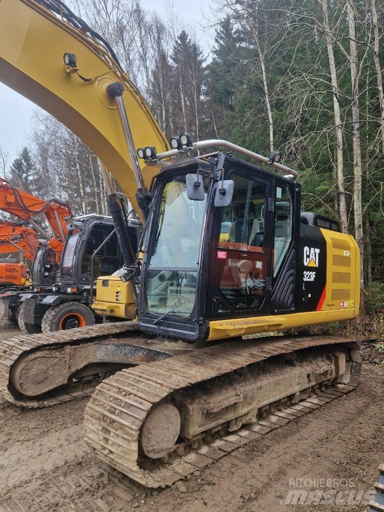 CAT 323 F L Vikšriniai ekskavatoriai