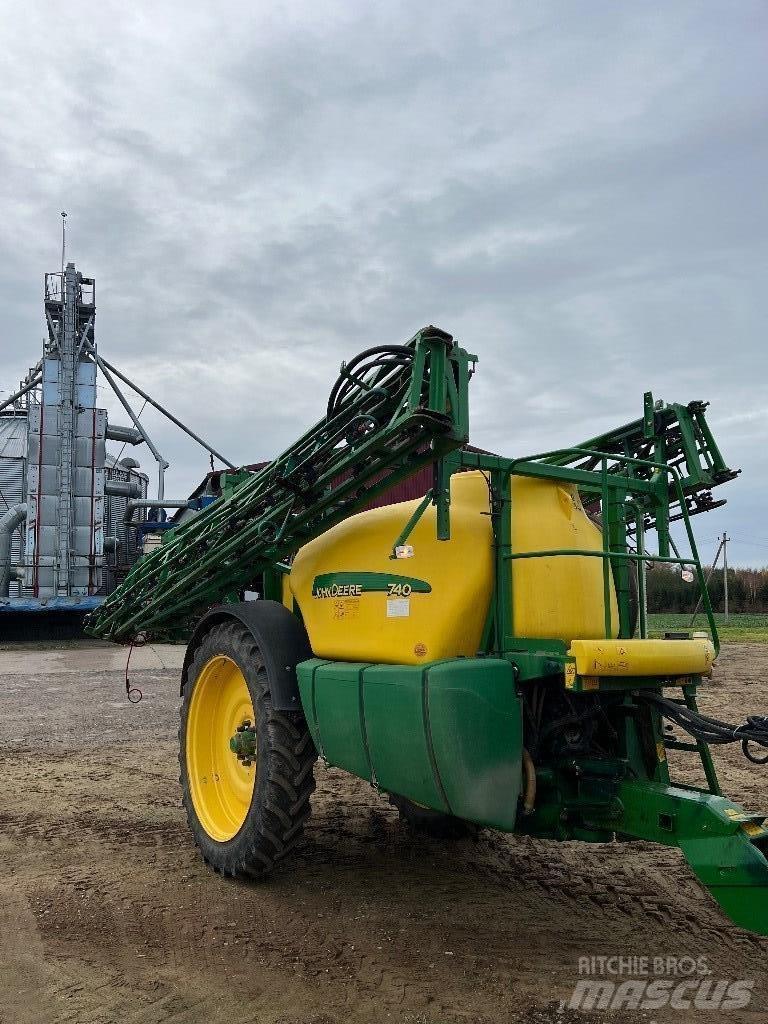 John Deere 740 Prikabinami purkštuvai