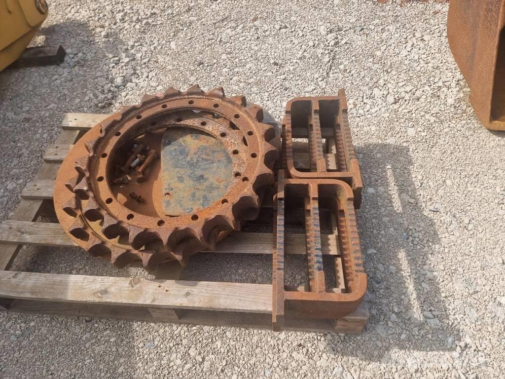 CAT 320 D FOR PARTS Vikšriniai ekskavatoriai