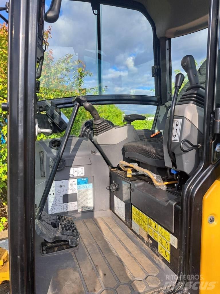 CAT 302cr Mini ekskavatoriai < 7 t