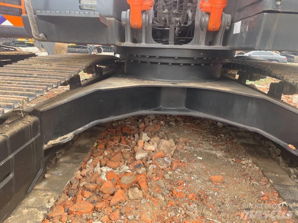 Hitachi ZX 200 Vikšriniai ekskavatoriai