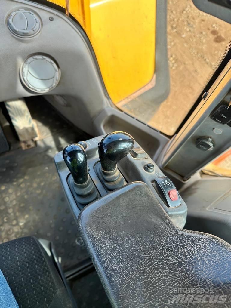 Volvo L 220 H Naudoti ratiniai krautuvai