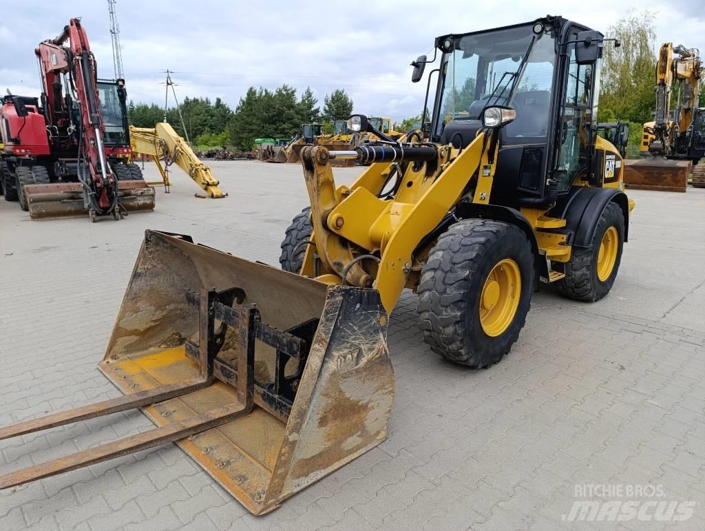 CAT 908M Naudoti ratiniai krautuvai