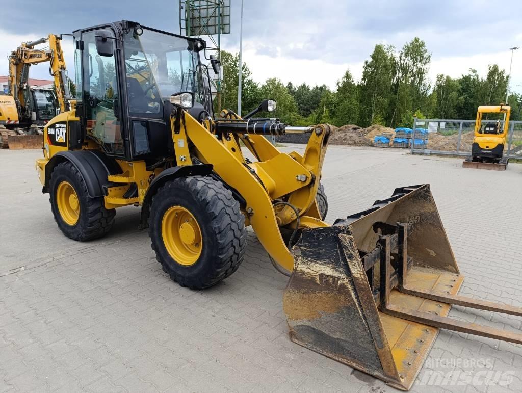 CAT 908M Naudoti ratiniai krautuvai