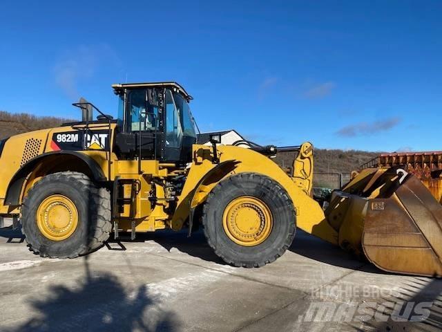 CAT 982 M Naudoti ratiniai krautuvai