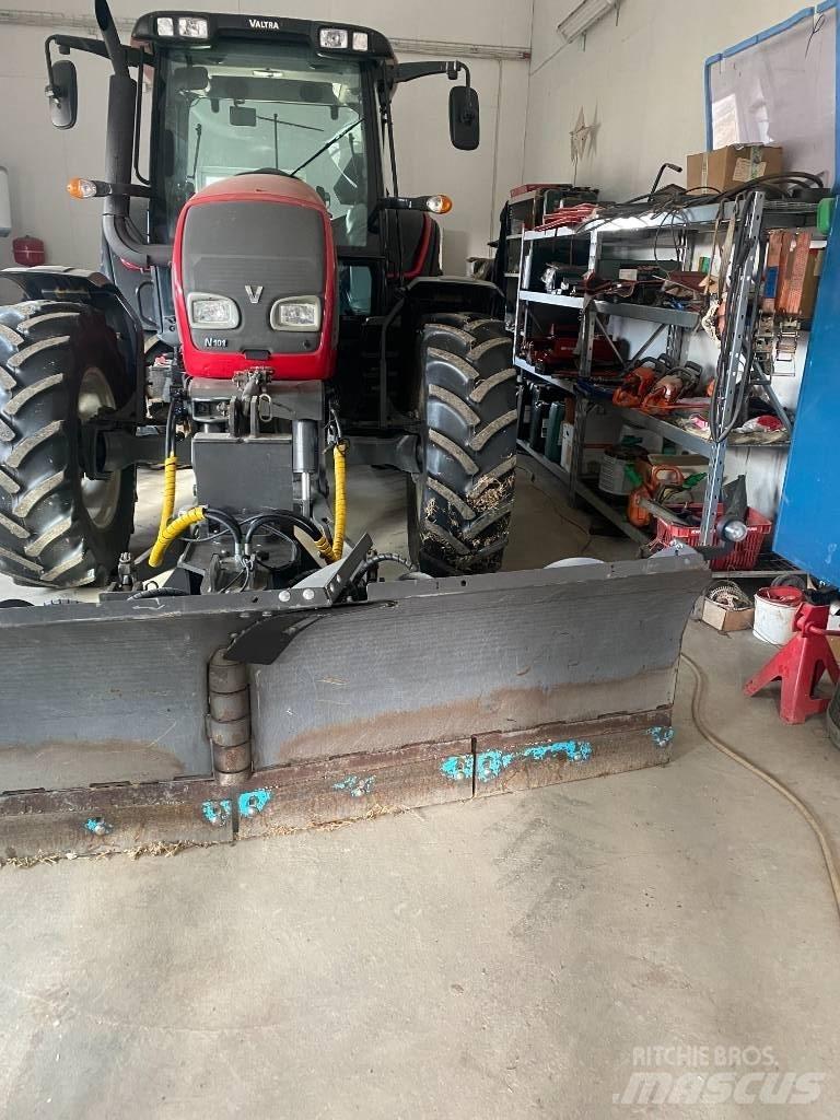 Valtra N 101 Traktoriai