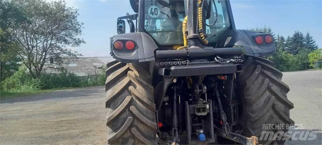 Valtra T130 Traktoriai