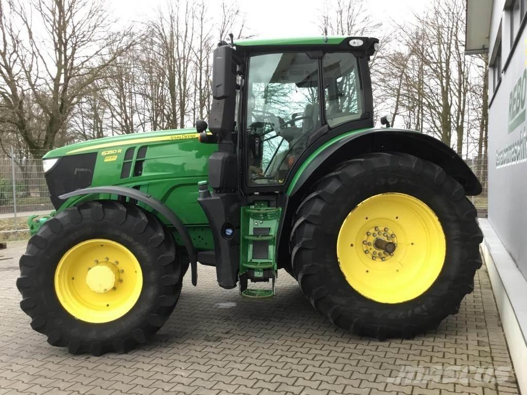 John Deere 6250R Traktoriai