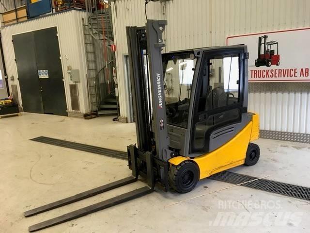 Jungheinrich EFG 320 Elektriniai šakiniai krautuvai