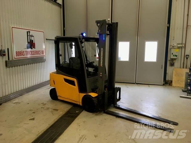 Jungheinrich EFG 320 Elektriniai šakiniai krautuvai