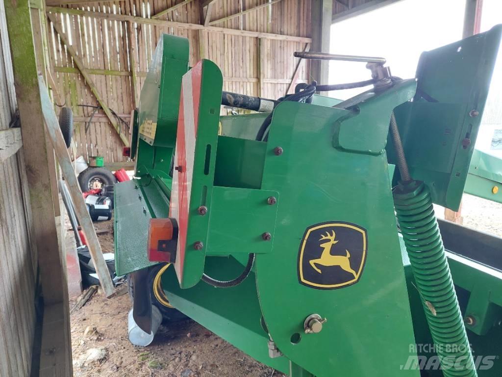 John Deere 730 Formuojančios žoliapjovės