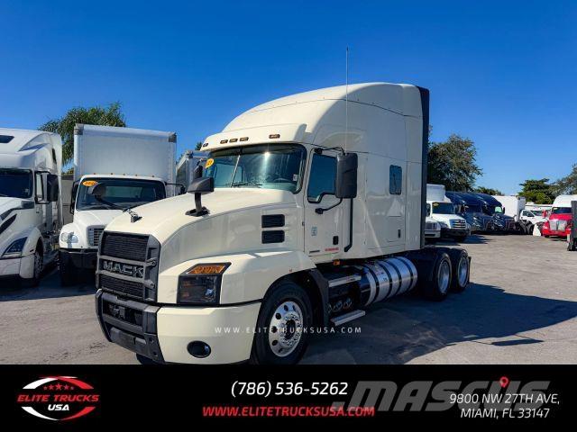 Mack Anthem Naudoti vilkikai