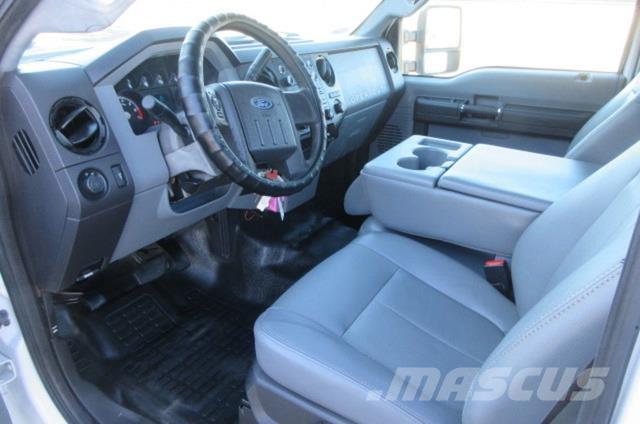 Ford F250 Pagalbos kelyje automobiliai