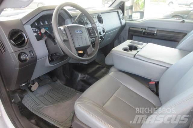 Ford F250 Pagalbos kelyje automobiliai